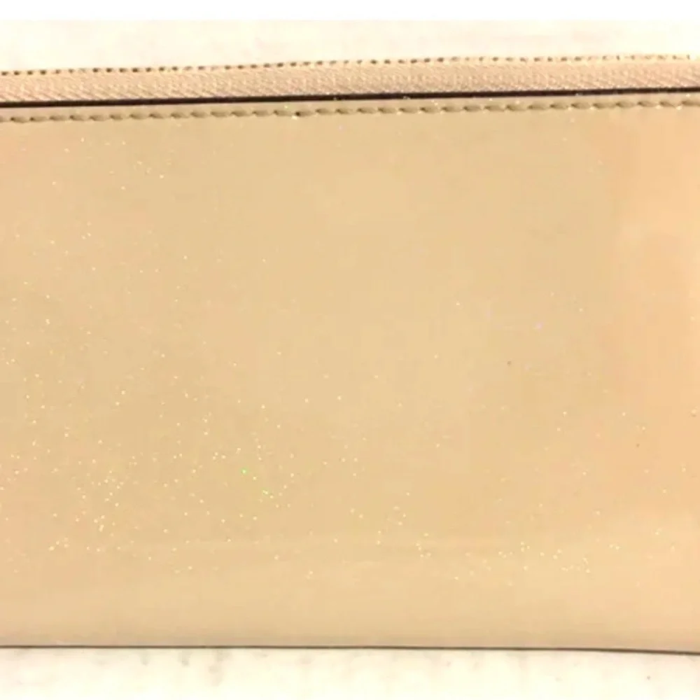 Coach vintage beige patent leather wallet